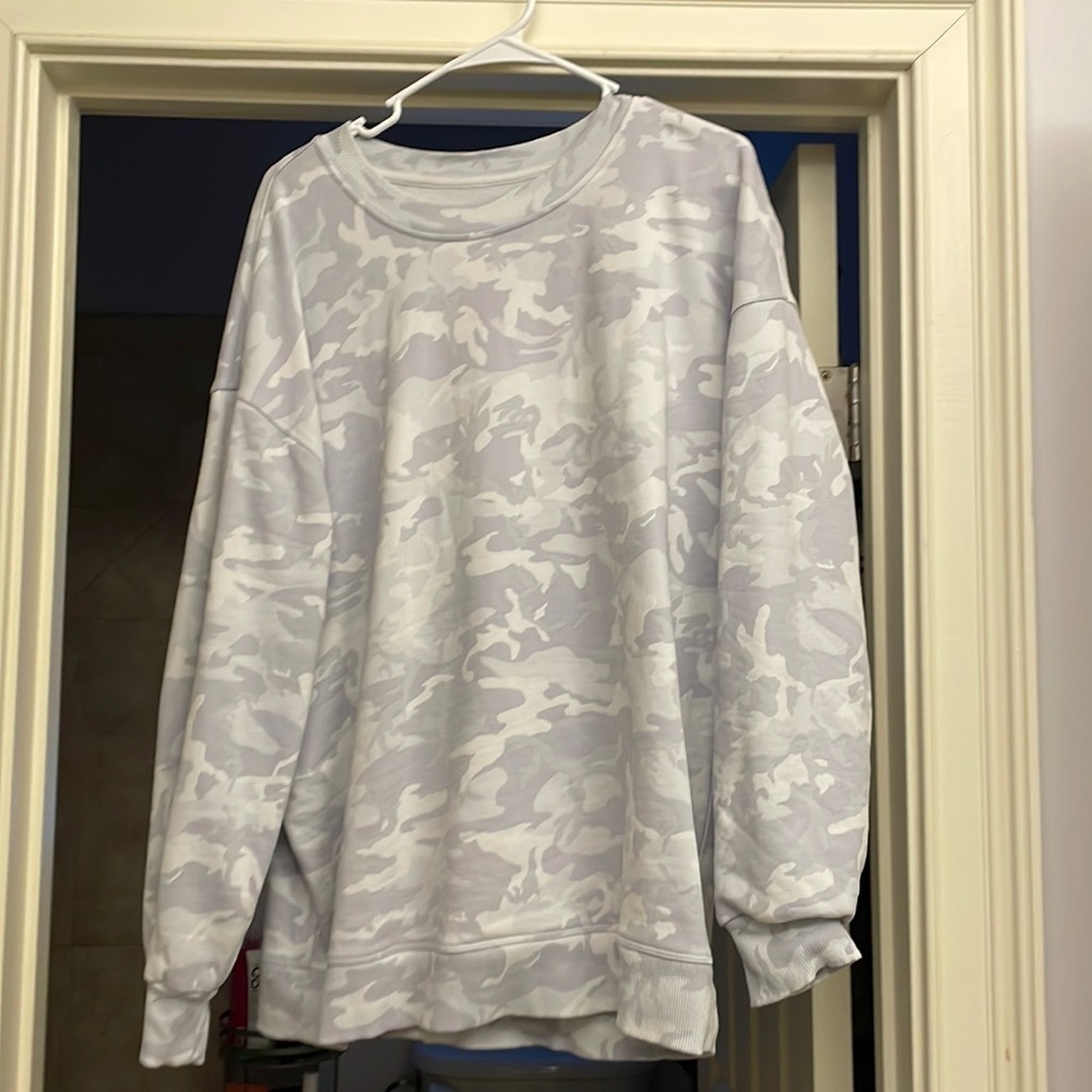 Lululemon White Camo Perfectly Oversized crew size 6